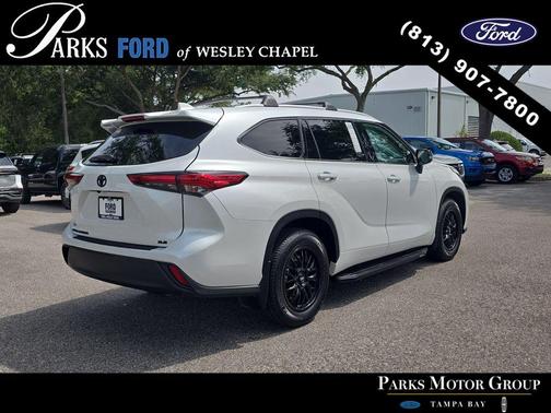 Pearl 2022 Toyota Highlander XLE