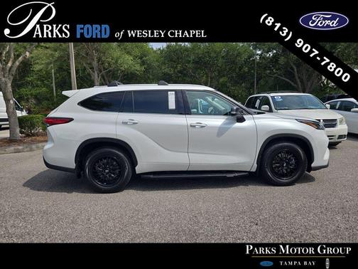 Pearl 2022 Toyota Highlander XLE