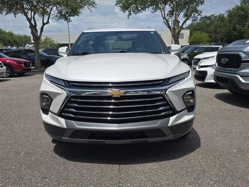 Iridescent Pearl Tricoat 2024 Chevrolet Blazer Premier