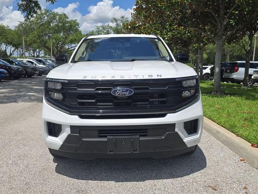 Oxford White 2025 Ford Expedition Active