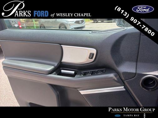 Oxford White 2025 Ford Expedition Active