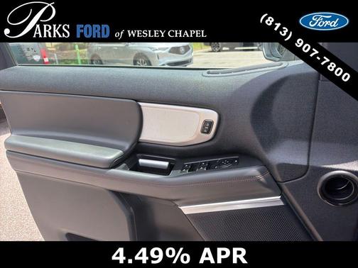 Oxford White 2025 Ford Expedition Active