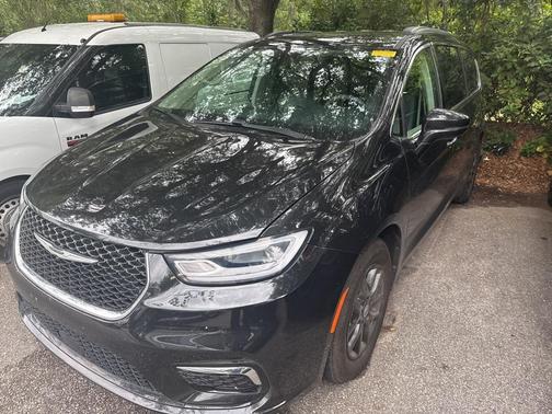 2022 Chrysler Pacifica Touring-L