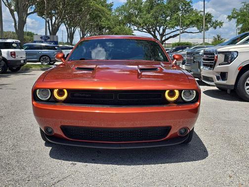 Sinamon Stick 2022 Dodge Challenger SXT