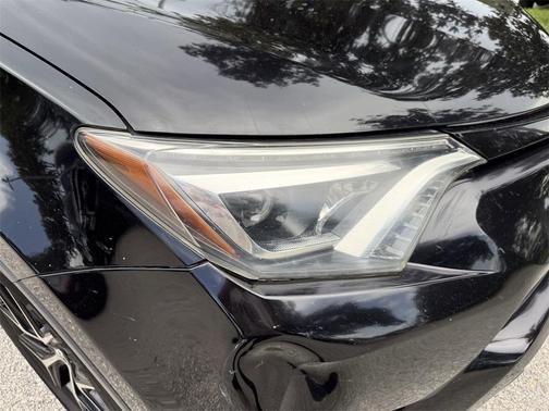 2018 Toyota RAV4 SE