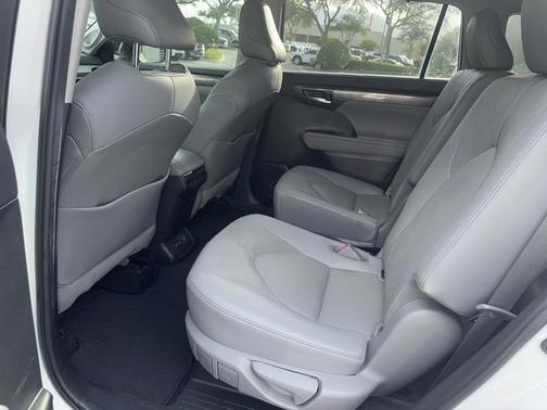 2021 Toyota Highlander Platinum