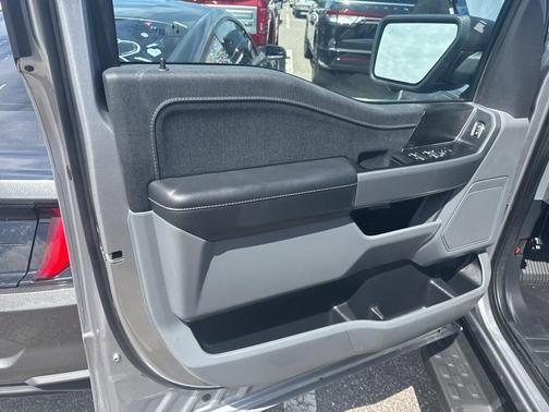 2023 Ford F-150 Lightning XLT