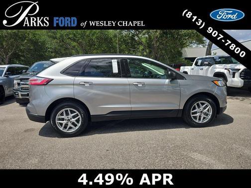 Silver Metallic 2023 Ford Edge SE