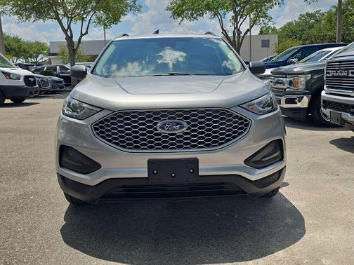 Silver Metallic 2023 Ford Edge SE