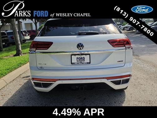 Oryx White Pearl Effect 2022 Volkswagen Atlas Cross Sport 3.6L V6 SEL Premium R-Line
