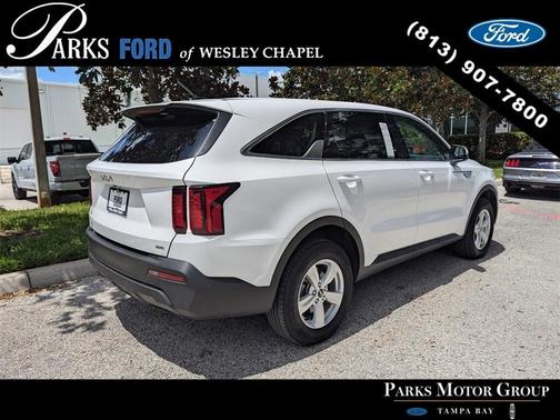 2023 Kia Sorento LX