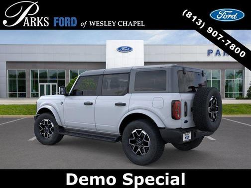 Oxford White 2026 Ford Bronco Outer Banks