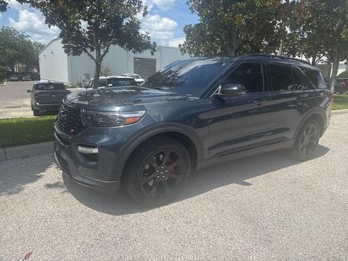 Black Metallic 2022 Ford Explorer ST