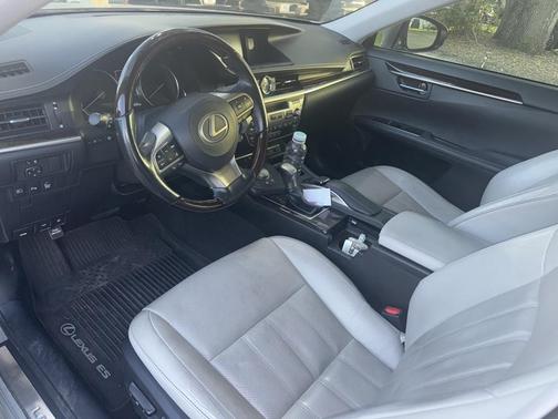 2018 Lexus ES 300h Base