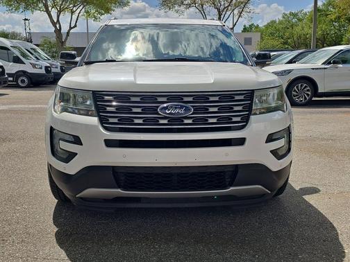 White Platinum Clearcoat Metallic 2016 Ford Explorer XLT