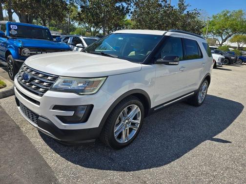 White Platinum Clearcoat Metallic 2016 Ford Explorer XLT