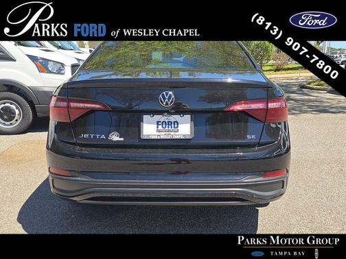 Deep Black Pearl Effect 2022 Volkswagen Jetta 1.5T SE