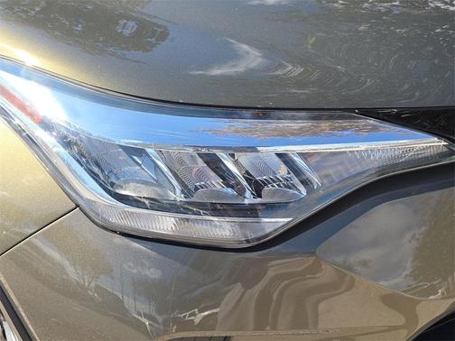 2021 Toyota C-HR XLE