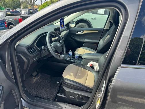 2022 Ford Escape Titanium