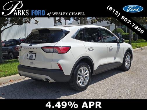 White Metallic 2022 Ford Escape SE