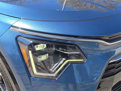 2023 Kia Niro Plug-In Hybrid SX Touring