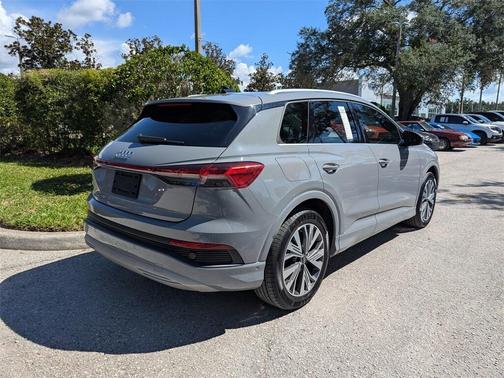 2024 Audi Q4 e-tron 40 Premium Plus
