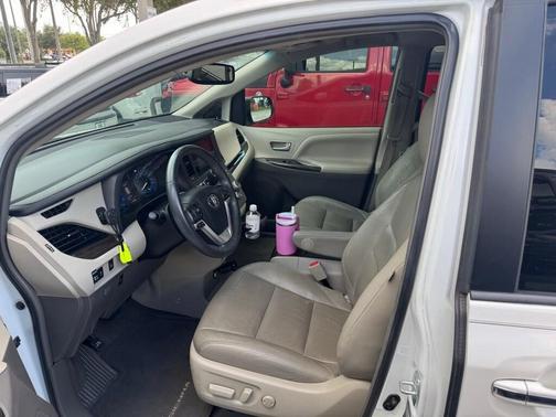 2017 Toyota Sienna L