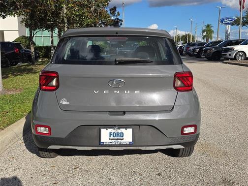 2020 Hyundai VENUE SE