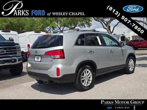 Bright Silver 2014 Kia Sorento LX