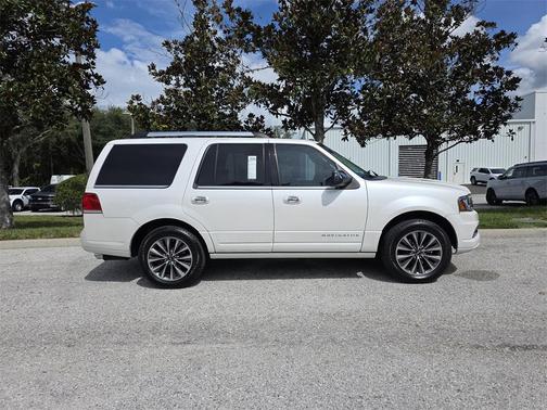2017 Lincoln Navigator Select