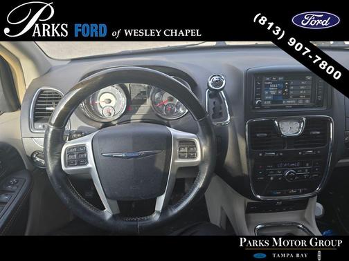 Brilliant Black Crystal Pearlcoat 2015 Chrysler Town & Country Limited Platinum