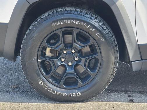 2022 Jeep Cherokee Trailhawk