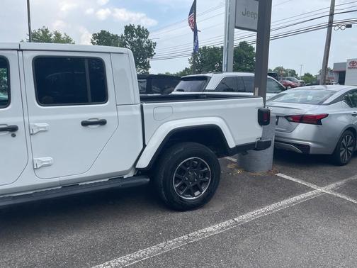 2023 Jeep Gladiator Overland