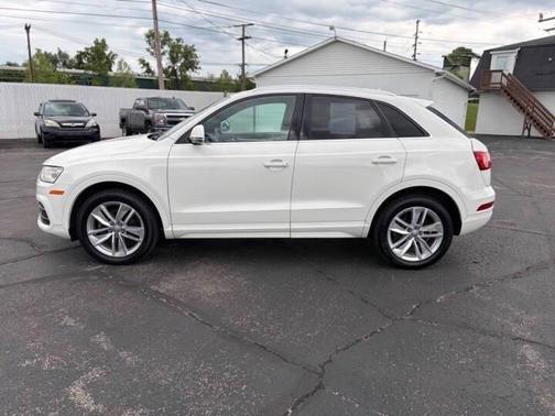 Glacier White Metallic 2017 Audi Q3 2.0T Premium Plus