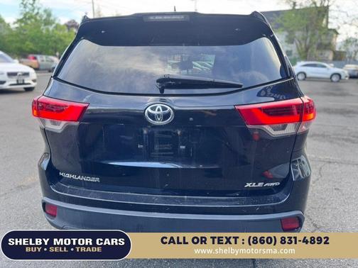 Midnight Black Metallic 2017 Toyota Highlander XLE