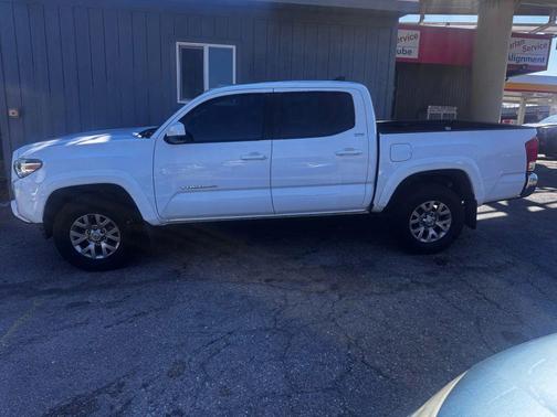 2017 Toyota Tacoma SR5