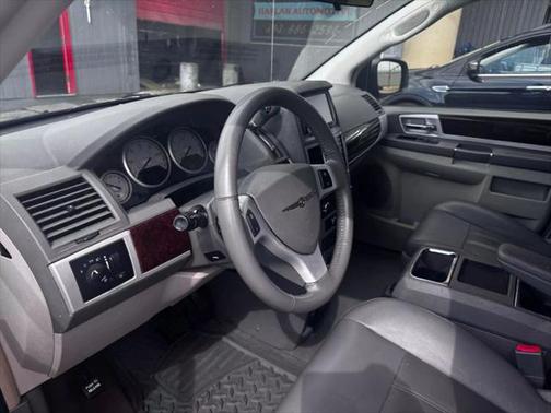 2010 Chrysler Town & Country Touring