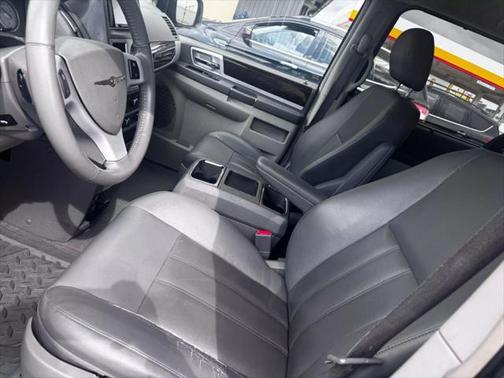 2010 Chrysler Town & Country Touring
