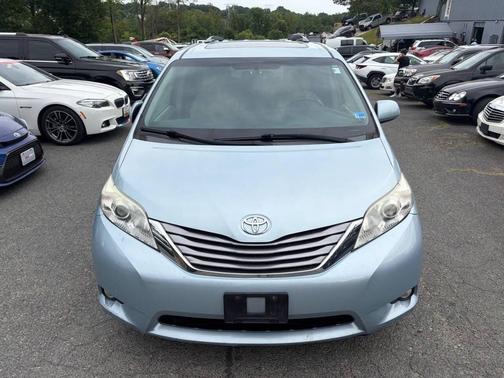 Sky Blue Pearl 2017 Toyota Sienna XLE Premium