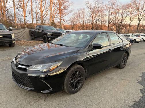 Midnight Black Metallic 2016 Toyota Camry SE