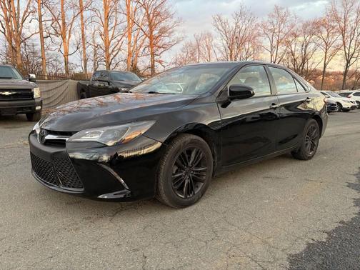 Midnight Black Metallic 2016 Toyota Camry SE