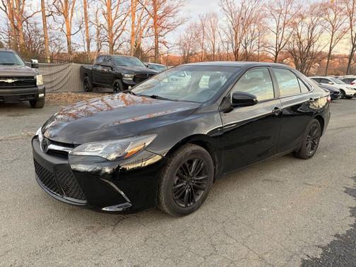 Midnight Black Metallic 2016 Toyota Camry SE