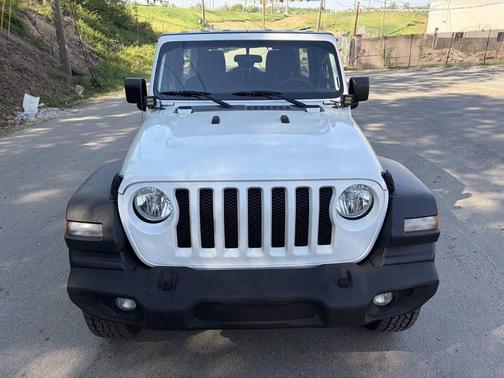 Bright White Clearcoat 2018 Jeep Wrangler Unlimited Sport