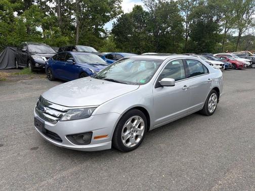 Ingot Silver Metallic 2011 Ford Fusion SE