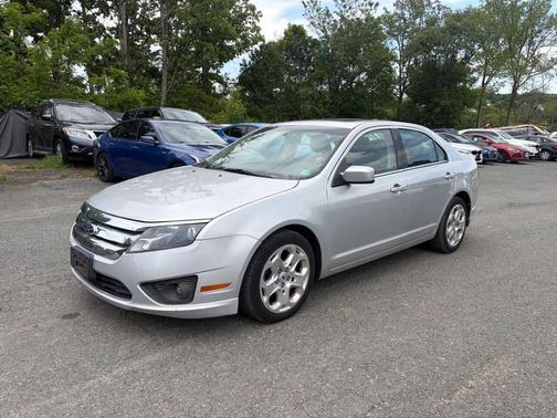 Ingot Silver Metallic 2011 Ford Fusion SE