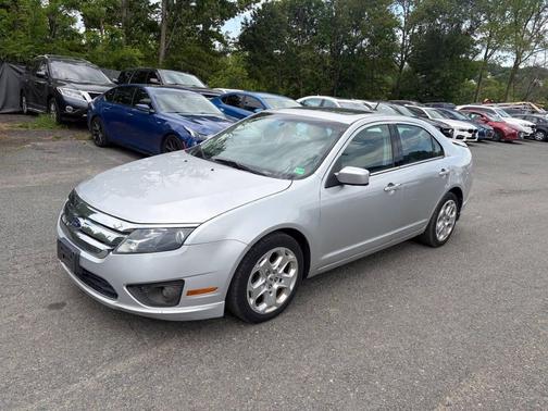 Ingot Silver Metallic 2011 Ford Fusion SE