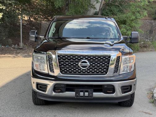 2018 Nissan Titan SV