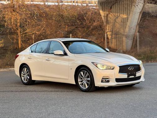 2015 INFINITI Q50 Premium