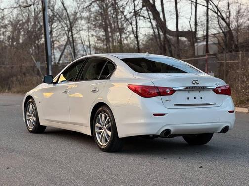 2015 INFINITI Q50 Premium