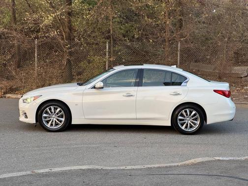 2015 INFINITI Q50 Premium